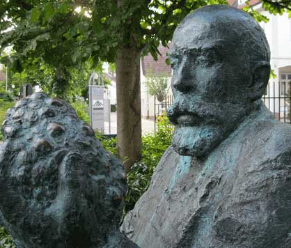 Adolph Blankenhorn Blankenhorn-Denkmal im Bürgerhaus-Park Müllheim
